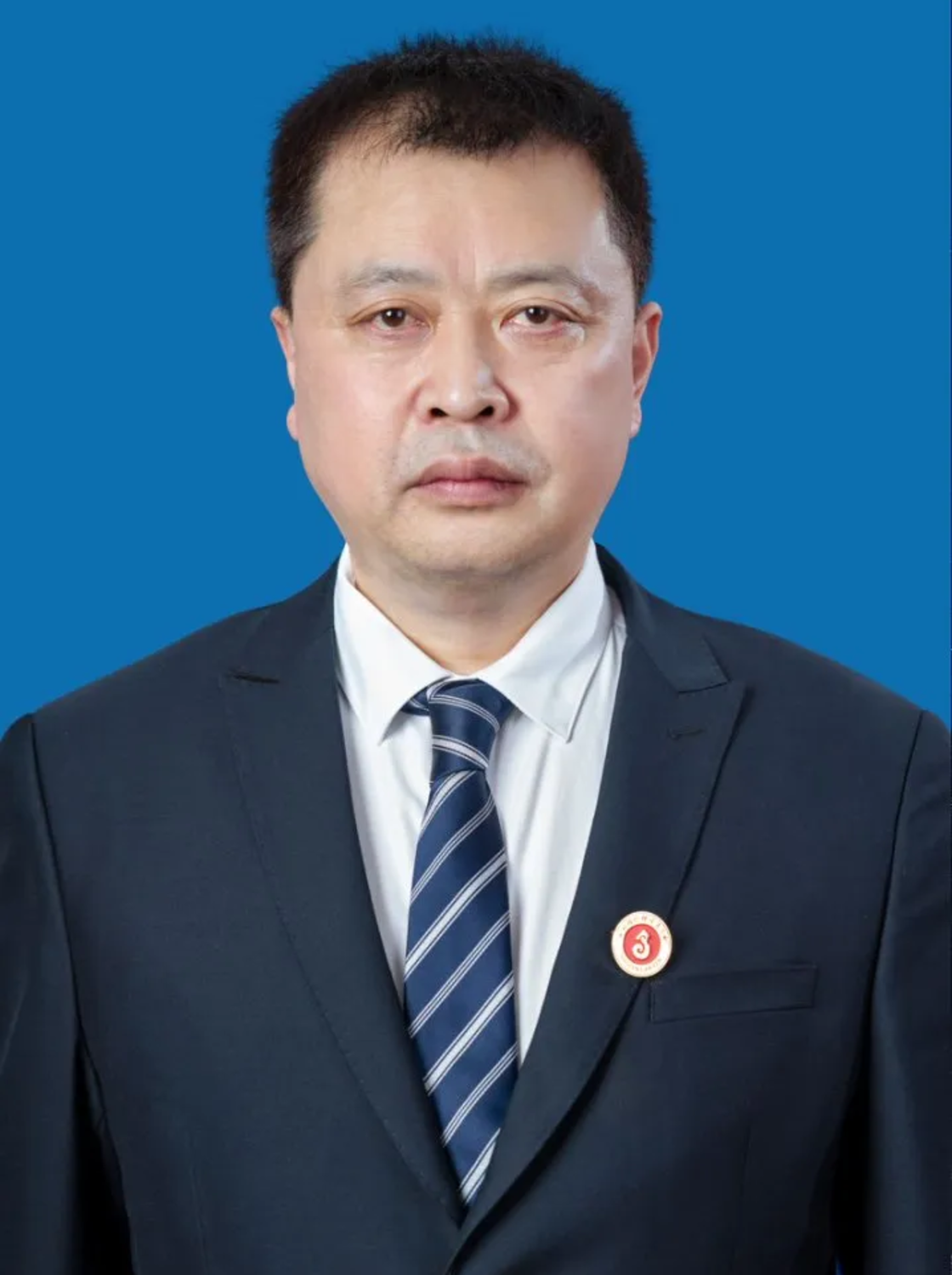 何平
